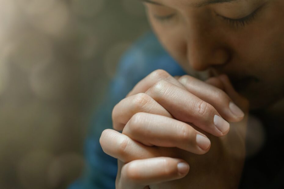 woman praying