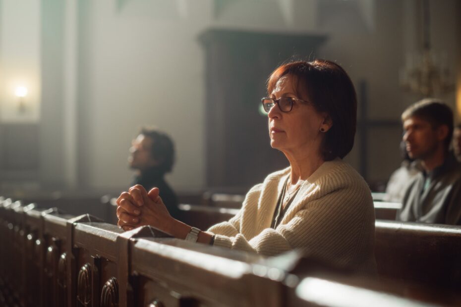 mom praying at church pew